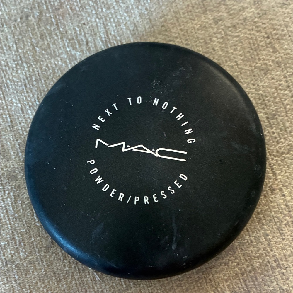 Compact Powder with Applicator - Picture 2 of 3